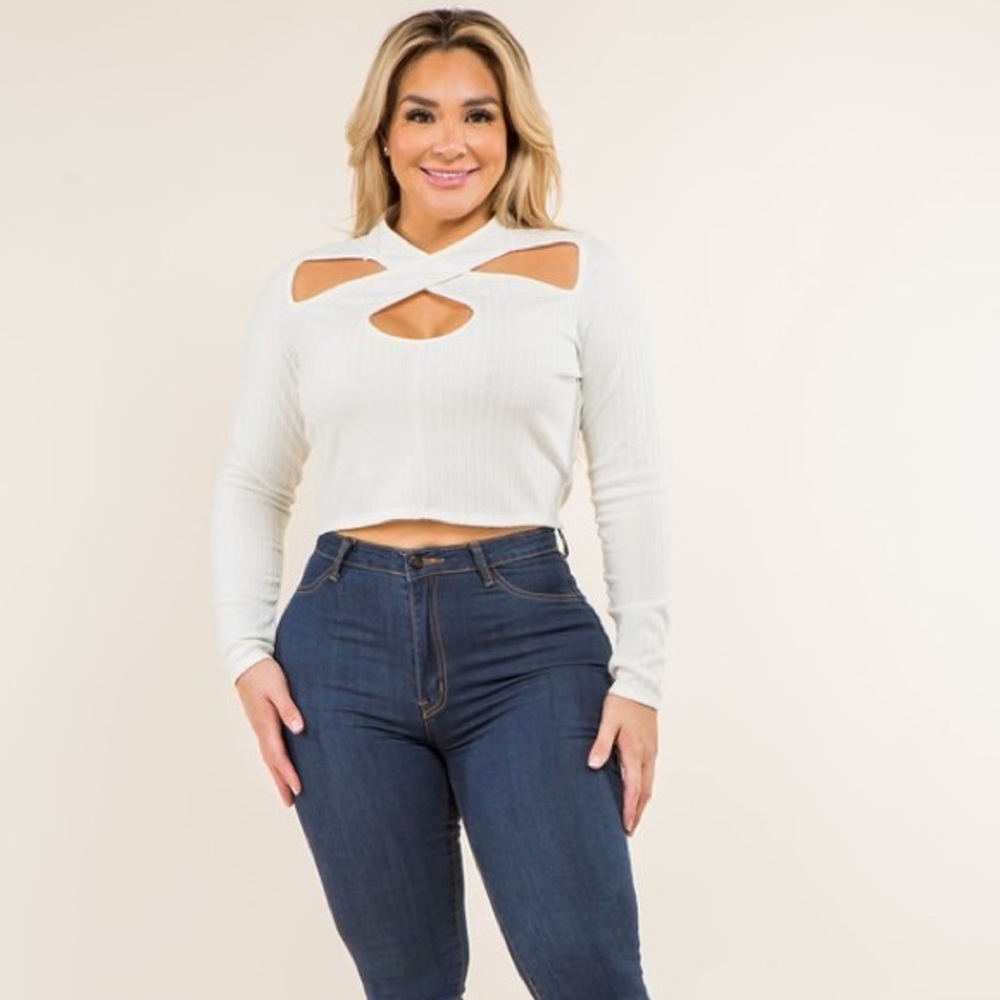 Cropped Keyhole Top - Picture 12 of 16